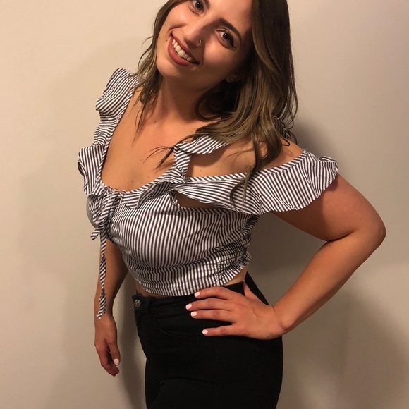 Fashion Nova Crop Top - Picture 3 of 4